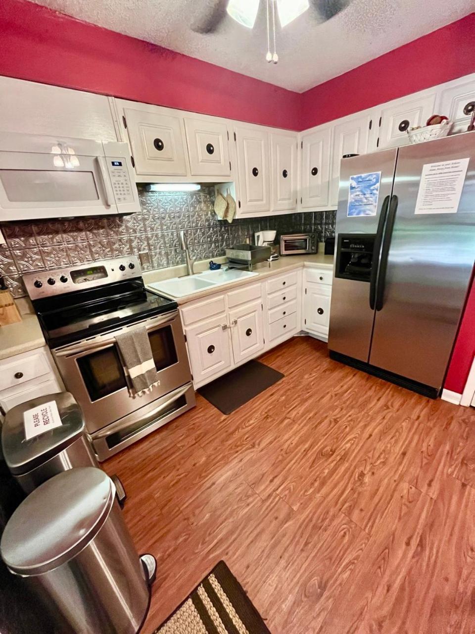 Family Friendly Downtown Home - Private Yard & Grill - Location, Location, Location! Athens Exteriér fotografie